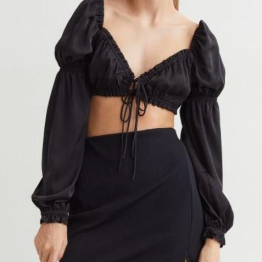 NWT H&M Black Puff Sleeve Crop Top